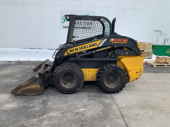 Image of New Holland L220 equipment image 1