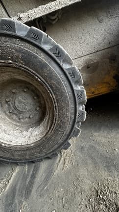 Image of New Holland L220 equipment image 3