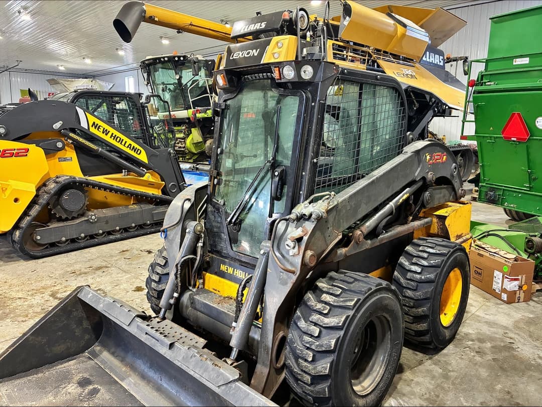 Image of New Holland L220 Image 0