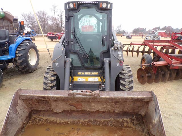 Image of New Holland L228 equipment image 3