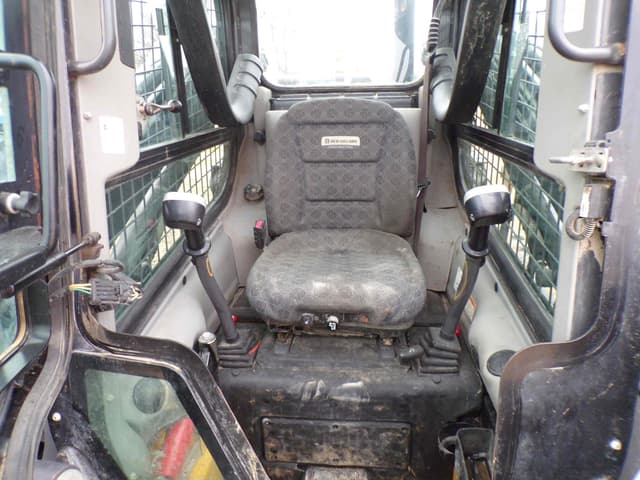 Image of New Holland L228 equipment image 2