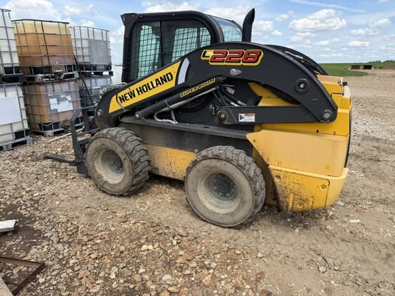 Image of New Holland L228 equipment image 1