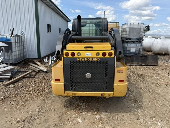 Image of New Holland L228 equipment image 3