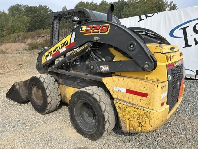 Image of New Holland L228 equipment image 2