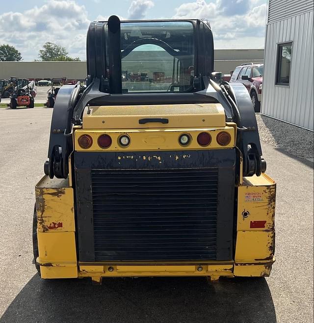 Image of New Holland L318 equipment image 4