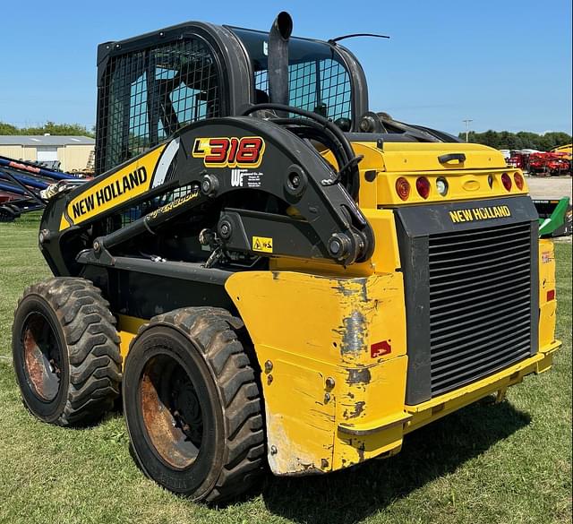 Image of New Holland L318 equipment image 2