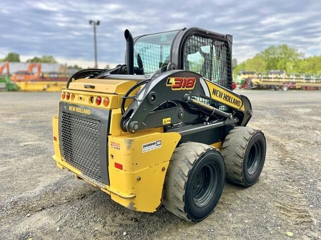 Image of New Holland L318 equipment image 3