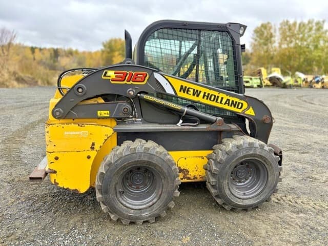 Image of New Holland L318 equipment image 3