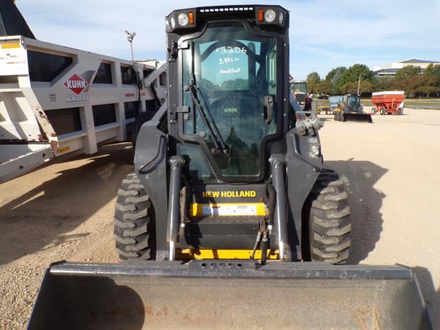 Image of New Holland L320 equipment image 2