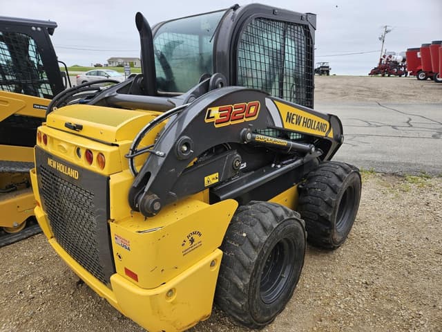 Image of New Holland L320 equipment image 3