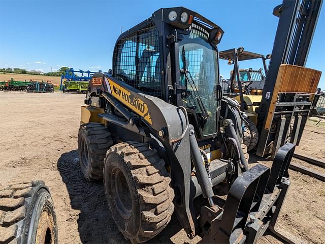 Image of New Holland L320 equipment image 1