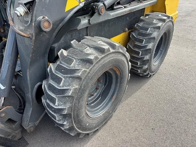 Image of New Holland L320 equipment image 2
