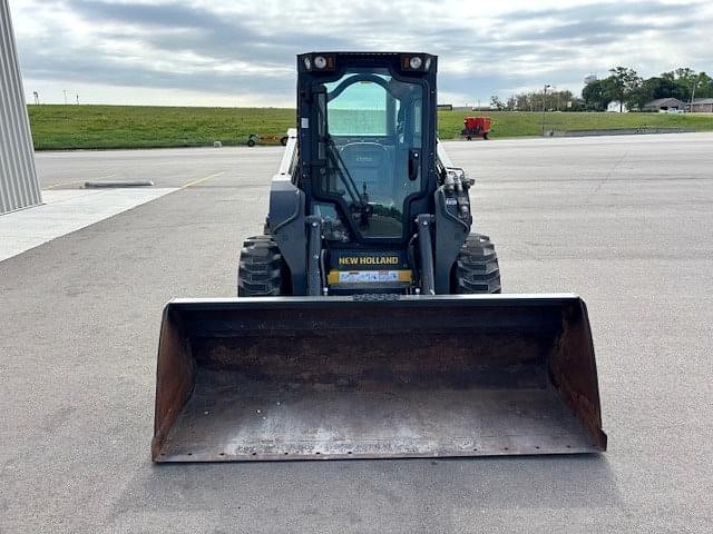 Image of New Holland L320 equipment image 4