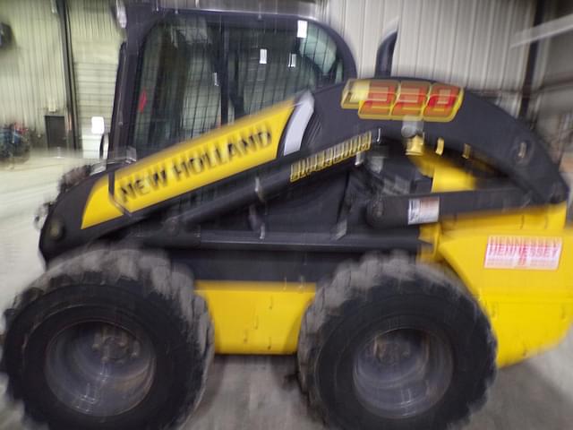 Image of New Holland L228 equipment image 4