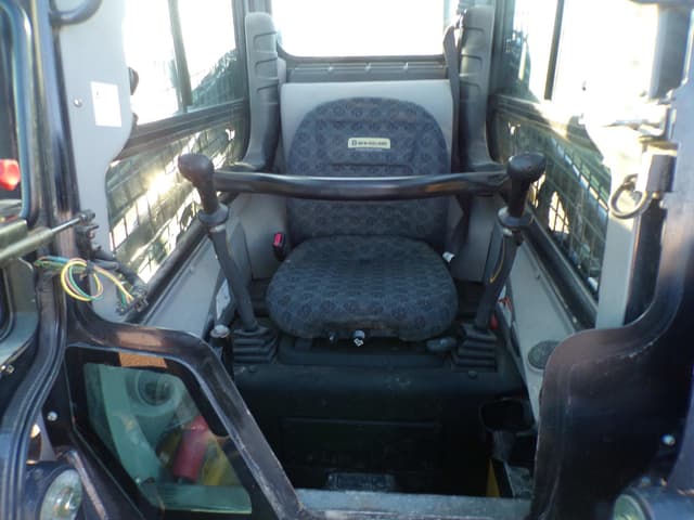 Image of New Holland L320 equipment image 3