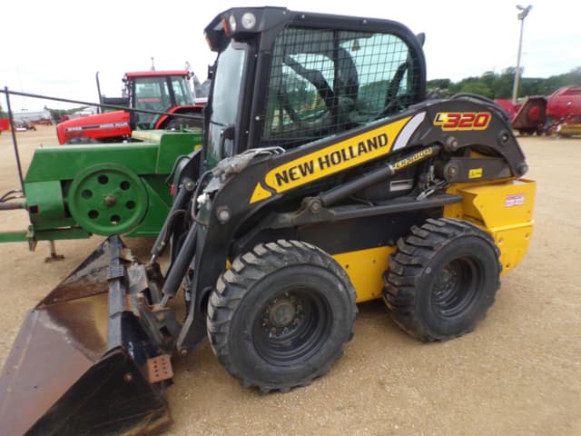 Image of New Holland L320 equipment image 3