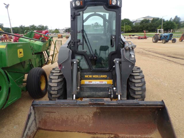 Image of New Holland L320 equipment image 2