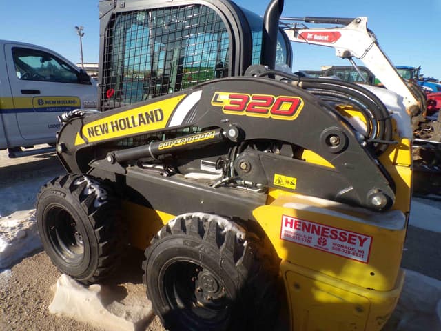Image of New Holland L320 equipment image 3