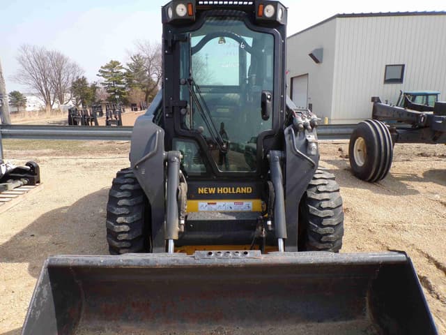 Image of New Holland L320 equipment image 2