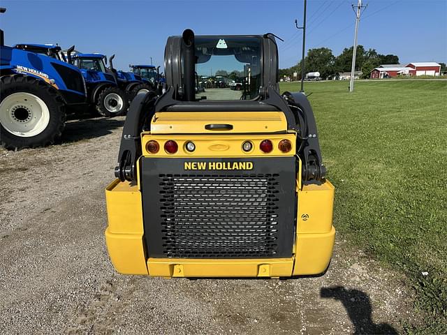 Image of New Holland L320 equipment image 3