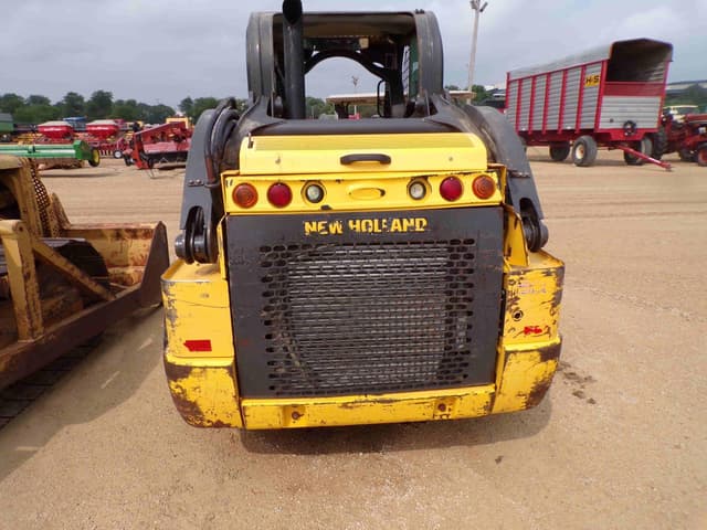 Image of New Holland L320 equipment image 4