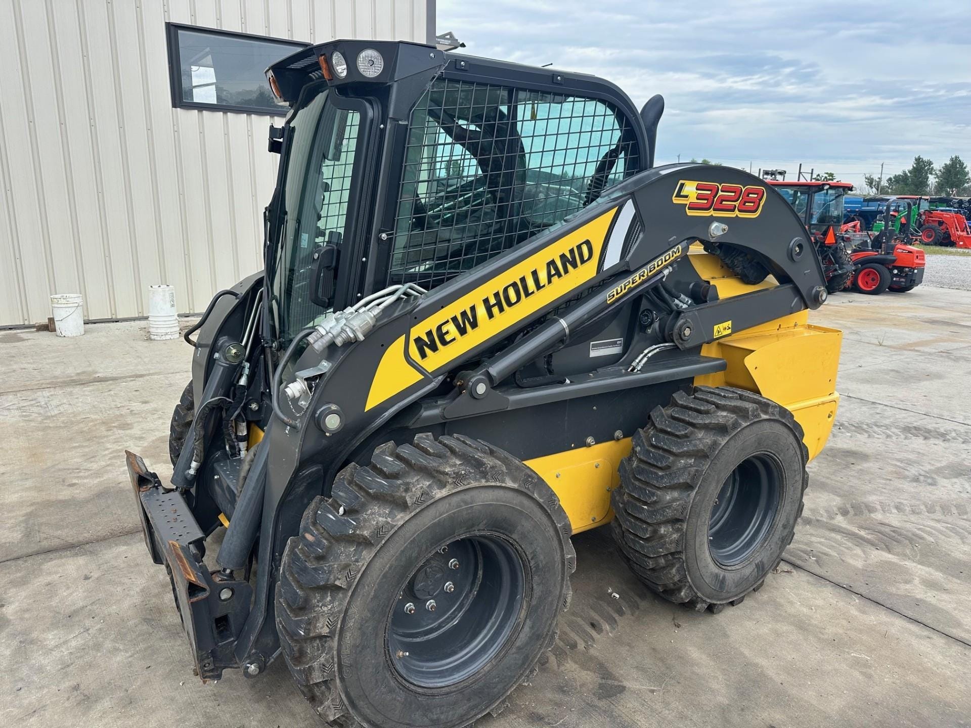 2020 New Holland L328 Equipment Image0