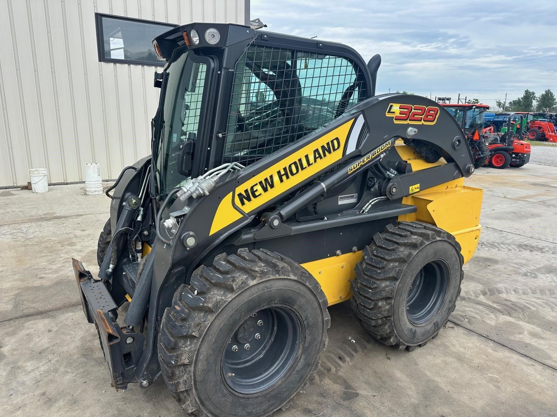 2020 New Holland L328 Equipment Image0