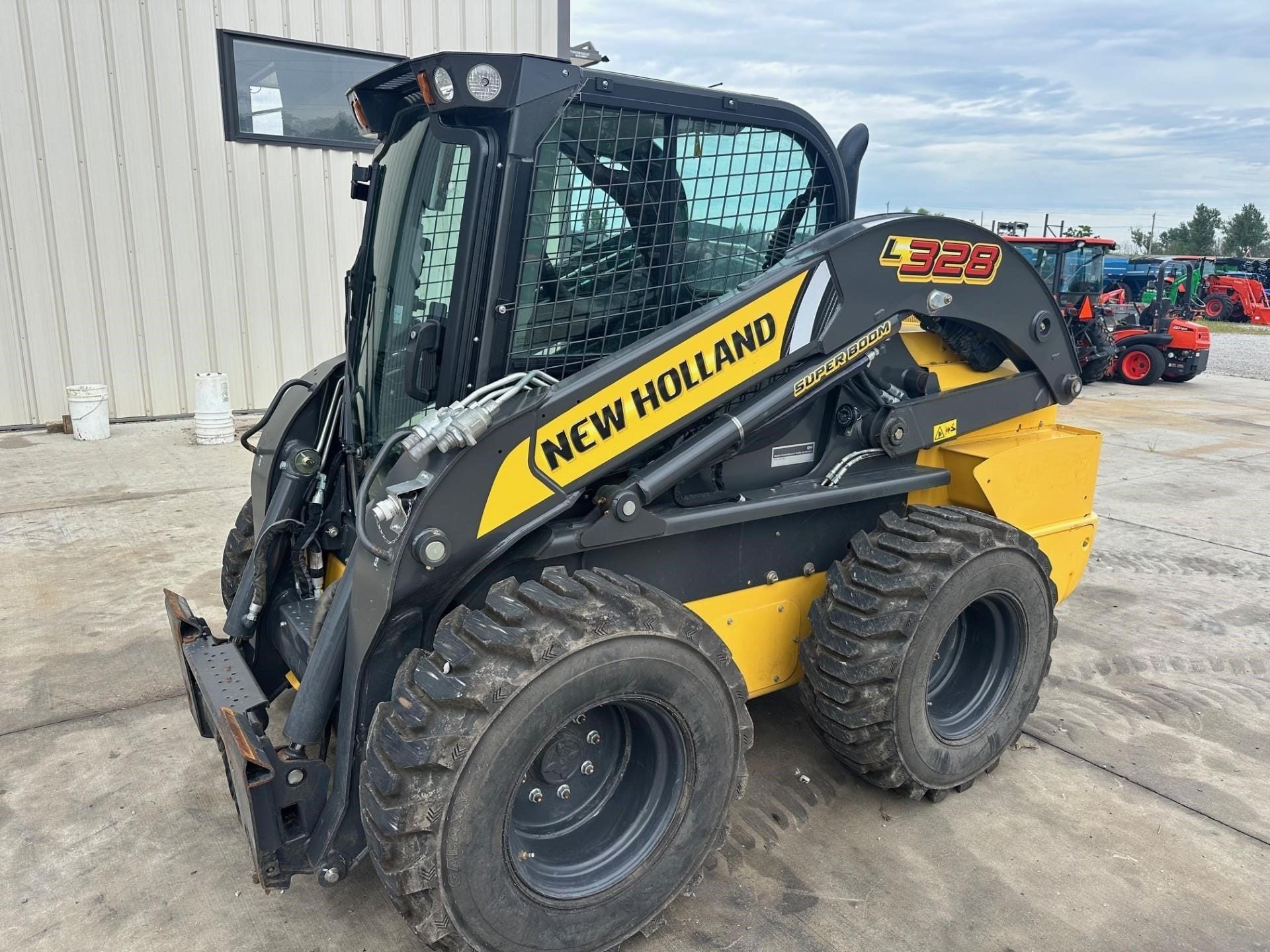 2020 New Holland L328 Equipment Image0