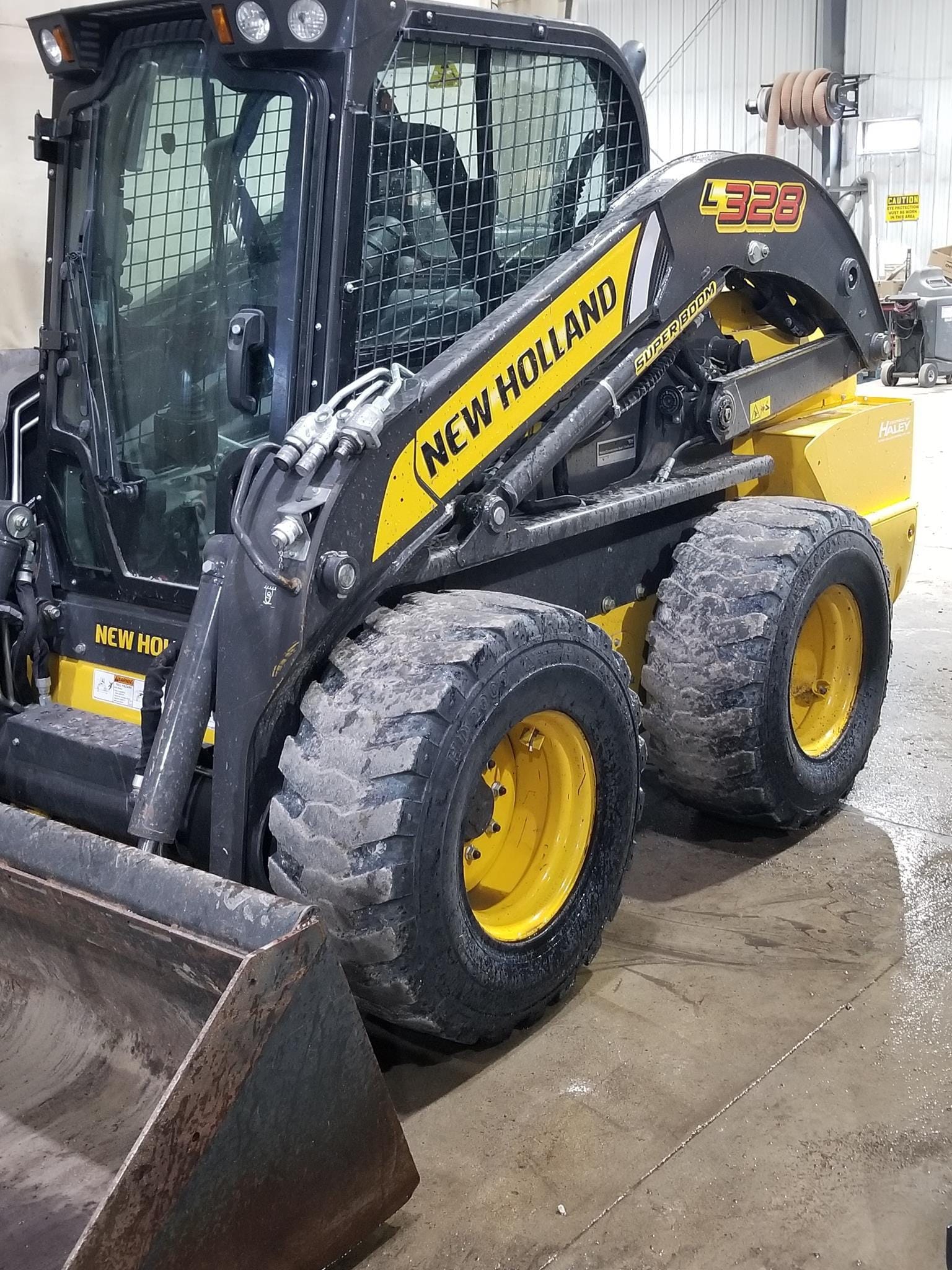 2020 New Holland L328 Equipment Image0