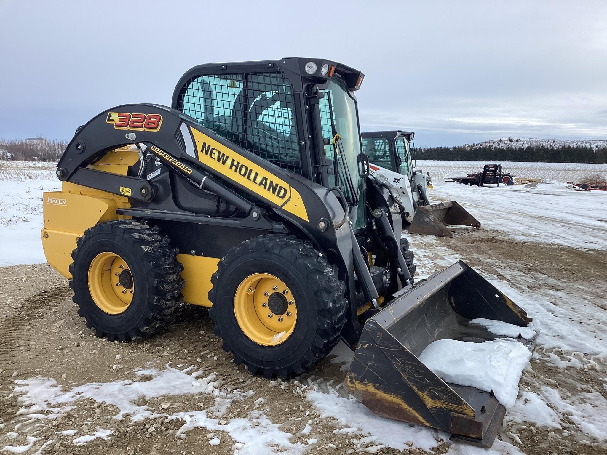 2020 New Holland L328 Equipment Image0