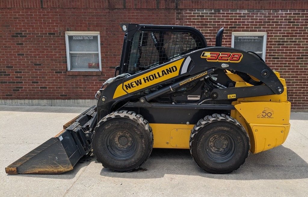 2020 New Holland L328 Equipment Image0