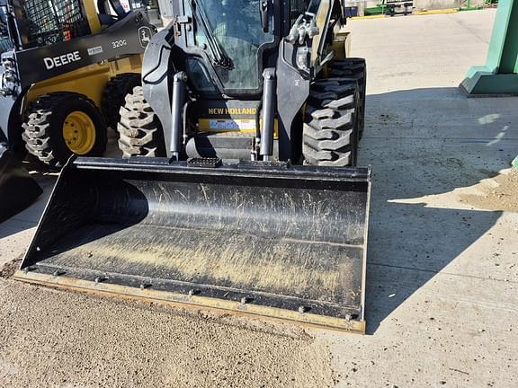 Image of New Holland L334 equipment image 3