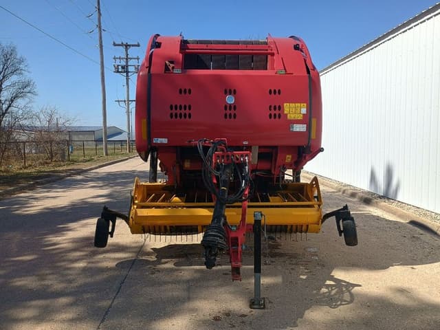 Image of New Holland RB460 equipment image 2