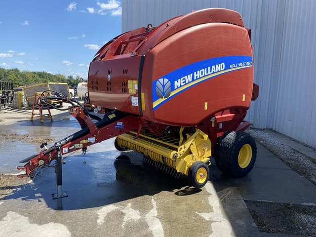 Image of New Holland RB460 equipment image 2