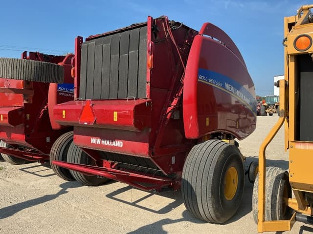 Image of New Holland RB560 equipment image 3