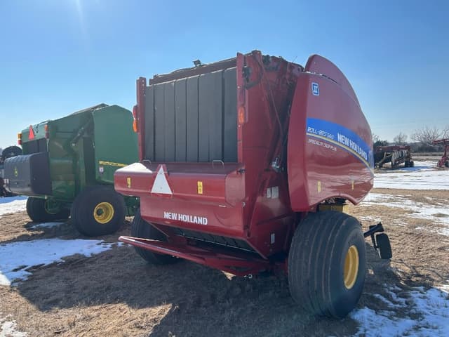 Image of New Holland RB560 equipment image 3
