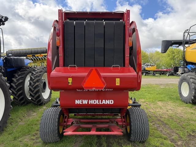Image of New Holland RB460 CropCutter equipment image 4