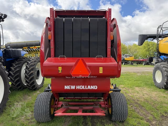 Image of New Holland RB460 CropCutter equipment image 4