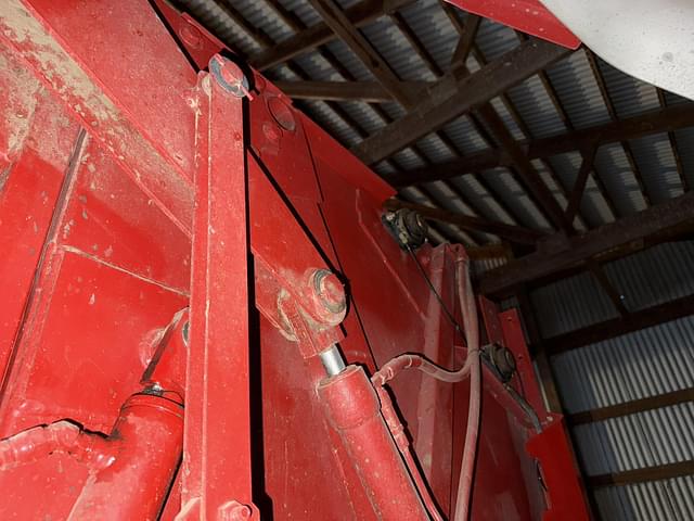 Image of New Holland RB560 Specialty Crop Plus equipment image 4