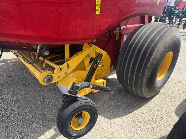 Image of New Holland RB560 Specialty Crop Plus equipment image 4