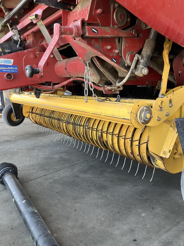 Image of New Holland RB560 Specialty Crop Plus equipment image 4