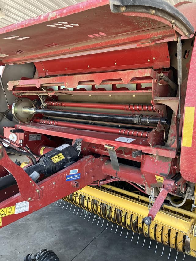 Image of New Holland RB560 Specialty Crop Plus equipment image 3