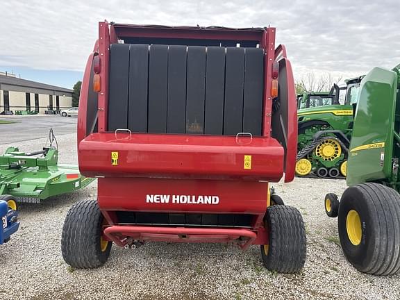Image of New Holland RB560 equipment image 3