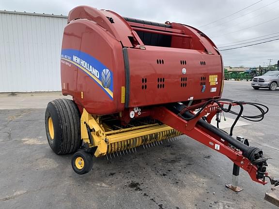 Image of New Holland RB560 Specialty Crop Plus equipment image 4