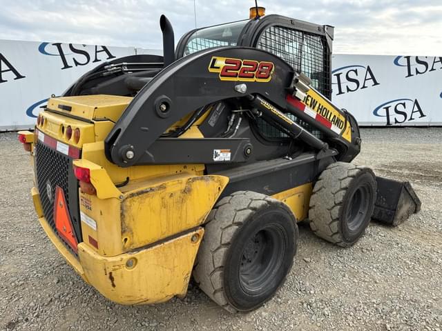 Image of New Holland L228 equipment image 4