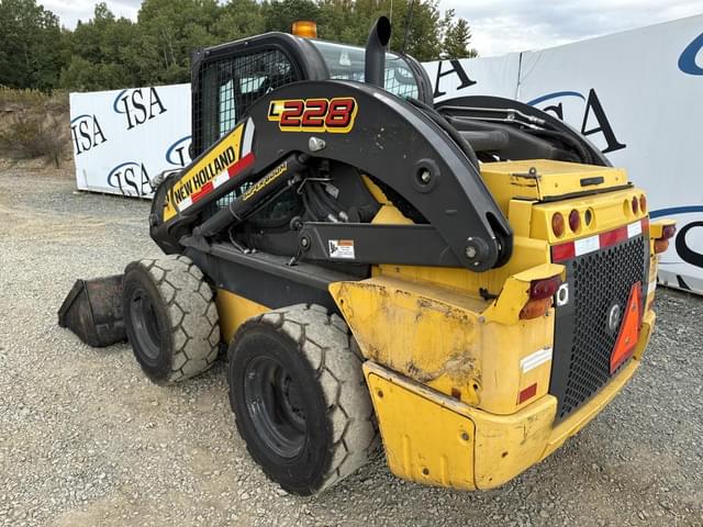 Image of New Holland L228 equipment image 2