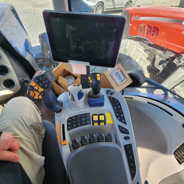 Image of New Holland T8.350 equipment image 3