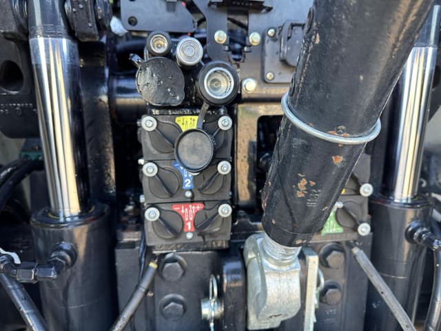 Image of New Holland T8.350 equipment image 4