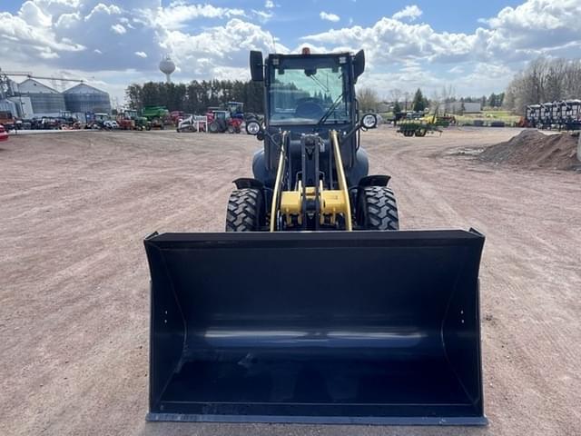 Image of New Holland W80C equipment image 2