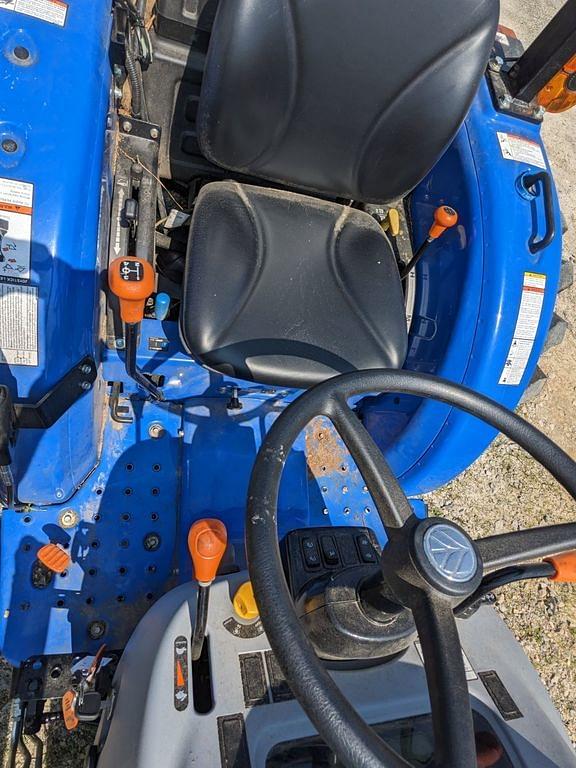 Image of New Holland Workmaster 35 equipment image 2